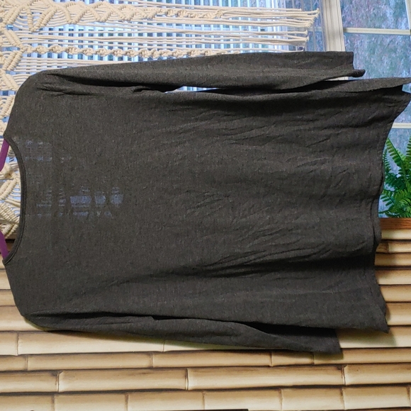 Gray Crisscross top - L - Picture 3 of 3